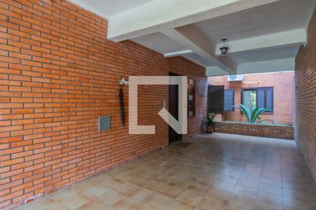 Casa à venda com 275m², 6 quartos e 4 vagas Casa à venda com 275m², 6 quartos e 4 vagasEntrada