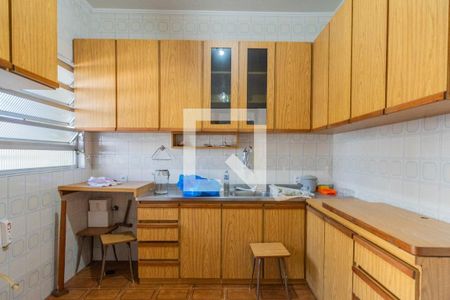 Casa à venda com 275m², 6 quartos e 4 vagas Casa à venda com 275m², 6 quartos e 4 vagasCozinha e Área de Serviço - Casa 1