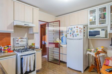 Casa à venda com 275m², 6 quartos e 4 vagas Casa à venda com 275m², 6 quartos e 4 vagasCozinha e Área de Serviço - Casa 2