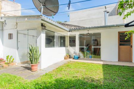 Casa à venda com 275m², 6 quartos e 4 vagas Casa à venda com 275m², 6 quartos e 4 vagasQuintal