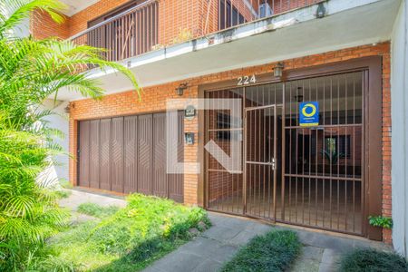 Casa à venda com 275m², 6 quartos e 4 vagas Casa à venda com 275m², 6 quartos e 4 vagasEntrada