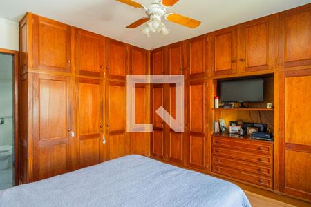 Casa à venda com 275m², 6 quartos e 4 vagas Casa à venda com 275m², 6 quartos e 4 vagasQuarto 1 - Casa 2