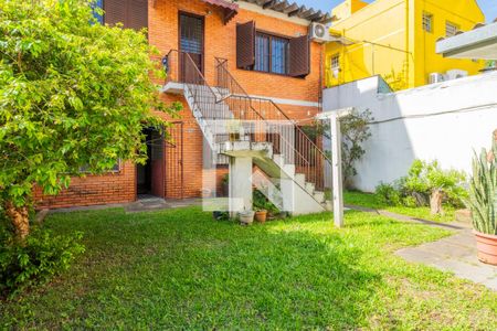 Casa à venda com 275m², 6 quartos e 4 vagas Casa à venda com 275m², 6 quartos e 4 vagasQuintal