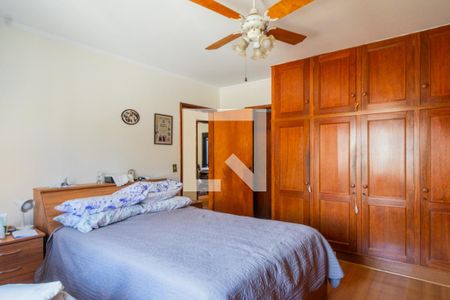 Casa à venda com 275m², 6 quartos e 4 vagas Casa à venda com 275m², 6 quartos e 4 vagasQuarto 1 - Casa 2