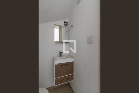 Lavabo de casa de condomínio à venda com 2 quartos, 75m² em Nonoai, Porto Alegre