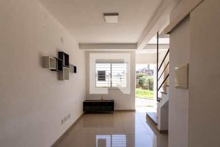 Sala de casa de condomínio à venda com 2 quartos, 75m² em Nonoai, Porto Alegre