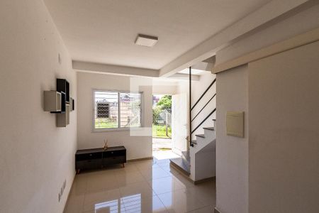 Sala de casa de condomínio à venda com 2 quartos, 75m² em Nonoai, Porto Alegre