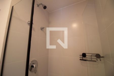 Banheiro de kitnet/studio para alugar com 1 quarto, 25m² em Santo Amaro, São Paulo