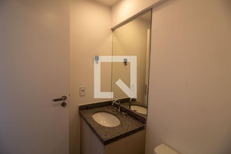 Banheiro de kitnet/studio para alugar com 1 quarto, 25m² em Santo Amaro, São Paulo