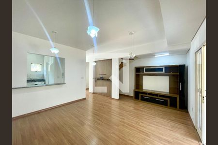 Sala de casa de condomínio para alugar com 3 quartos, 106m² em Medeiros, Jundiaí