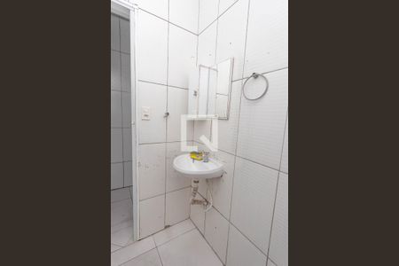 Banheiro de casa para alugar com 1 quarto, 55m² em Taboão, Diadema