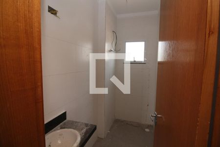 Banheiro de apartamento à venda com 2 quartos, 43m² em Vila Carrão, São Paulo