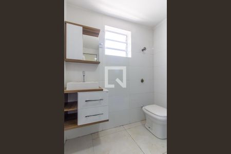 Banheiro de casa para alugar com 1 quarto, 55m² em Vila Ipojuca, São Paulo