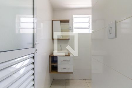 Banheiro de casa para alugar com 1 quarto, 55m² em Vila Ipojuca, São Paulo