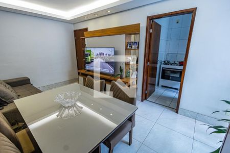 Sala de casa de condomínio à venda com 3 quartos, 75m² em Santa Branca, Belo Horizonte