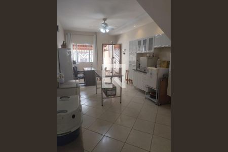 Casa à venda com 224m², 3 quartos e 3 vagasFoto 03