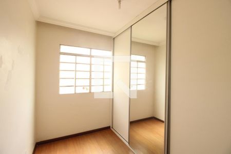 Quarto de apartamento à venda com 3 quartos, 75m² em Sagrada Família , Belo Horizonte