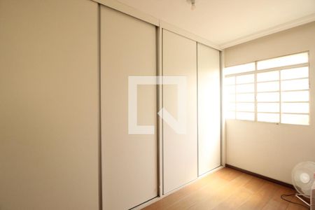 Quarto de apartamento à venda com 3 quartos, 75m² em Sagrada Família , Belo Horizonte