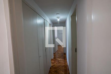 Corredor de apartamento para alugar com 3 quartos, 85m² em Laranjeiras, Rio de Janeiro