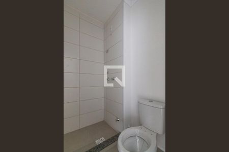 Banheiro de casa de condomínio para alugar com 2 quartos, 88m² em Campo Novo, Porto Alegre