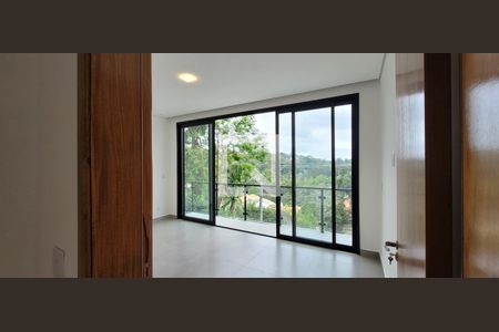 Sala de casa de condomínio para alugar com 4 quartos, 214m² em Morro Branco, Itaquaquecetuba