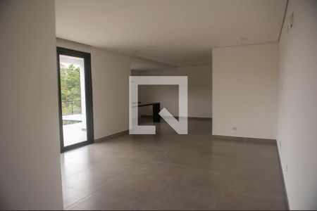 Sala de casa de condomínio para alugar com 4 quartos, 214m² em Morro Branco, Itaquaquecetuba