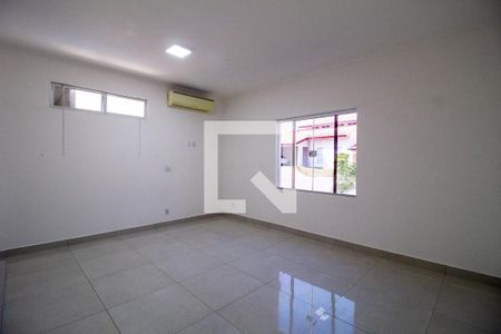 Sala  de casa de condomínio para alugar com 2 quartos, 185m² em Jardim Ibiti do Paco, Sorocaba