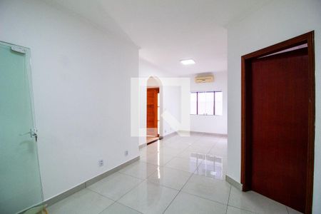 Sala 2 de casa de condomínio para alugar com 2 quartos, 185m² em Jardim Ibiti do Paco, Sorocaba