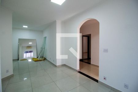 Sala 2 de casa de condomínio para alugar com 2 quartos, 185m² em Jardim Ibiti do Paco, Sorocaba