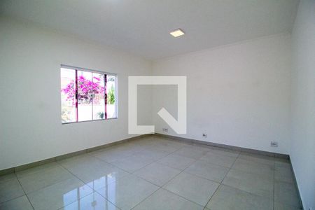 Sala  de casa de condomínio para alugar com 2 quartos, 185m² em Jardim Ibiti do Paco, Sorocaba