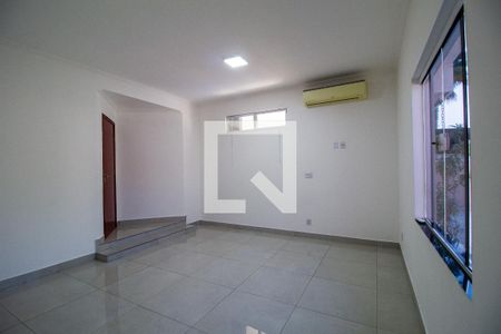 Sala  de casa de condomínio para alugar com 2 quartos, 185m² em Jardim Ibiti do Paco, Sorocaba