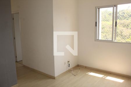 Sala de apartamento para alugar com 2 quartos, 50m² em Jardim Central, Cotia