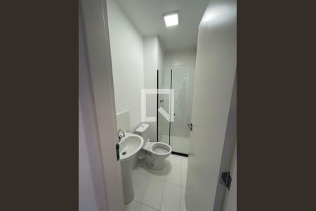 Banheiro de apartamento para alugar com 2 quartos, 56m² em Jardim Rebelato, Cotia