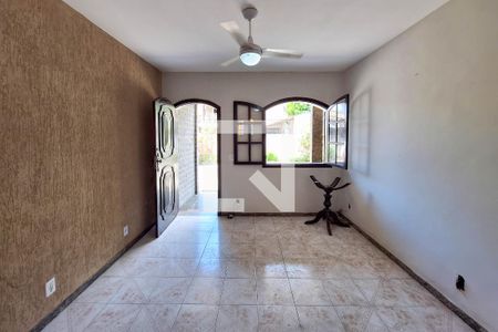 Sala de casa para alugar com 4 quartos, 276m² em Maria Paula, São Gonçalo