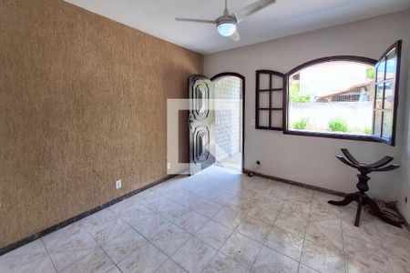 Sala de casa para alugar com 4 quartos, 276m² em Maria Paula, São Gonçalo