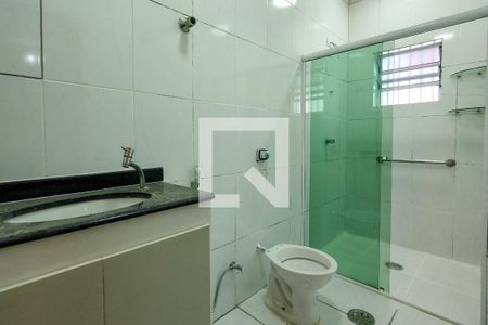 Banheiro da Suíte de casa para alugar com 2 quartos, 132m² em Maracanã, Praia Grande