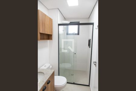 Banheiro de kitnet/studio para alugar com 1 quarto, 27m² em Ipiranga, São Paulo