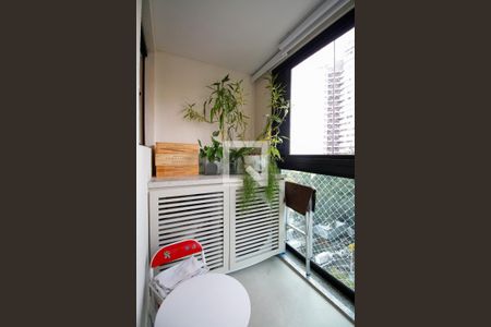 Varanda de apartamento à venda com 1 quarto, 42m² em Pinheiros, São Paulo