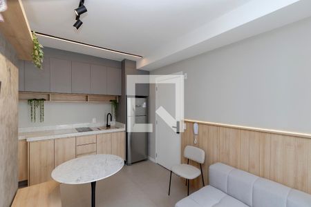 Sala/ Cozinha de apartamento para alugar com 1 quarto, 31m² em Jardim das Acácias, São Paulo