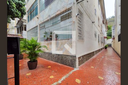 Fachada e portaria de apartamento à venda com 2 quartos, 80m² em Grajaú, Rio de Janeiro