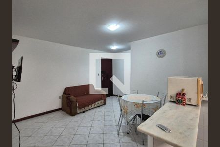 Sala de apartamento para alugar com 1 quarto, 45m² em Recreio dos Bandeirantes, Rio de Janeiro