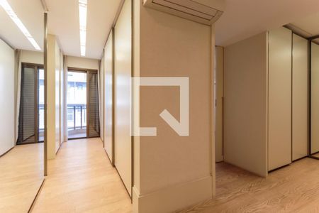 Corredor - Closet de apartamento à venda com 2 quartos, 200m² em Itaim Bibi, São Paulo