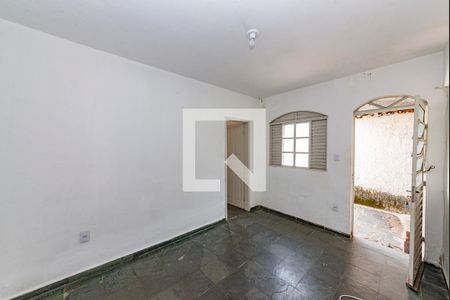 Sala de casa para alugar com 1 quarto, 45m² em Carlos Prates, Belo Horizonte