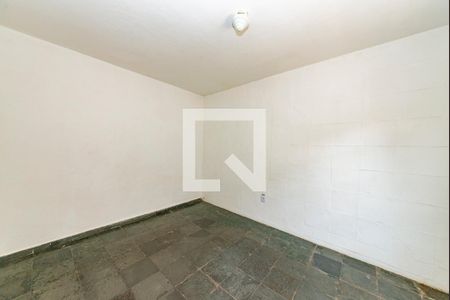 Quarto de casa para alugar com 1 quarto, 45m² em Carlos Prates, Belo Horizonte