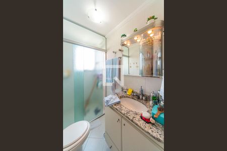 Banheiro de apartamento à venda com 2 quartos, 71m² em Vila Vilma, Santo André