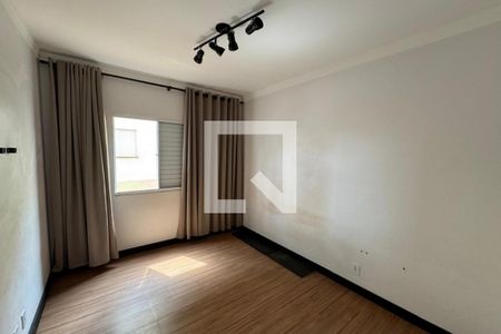 Dormitório 01 de apartamento para alugar com 2 quartos, 45m² em Subsetor Norte - 7 (n-7), Ribeirão Preto