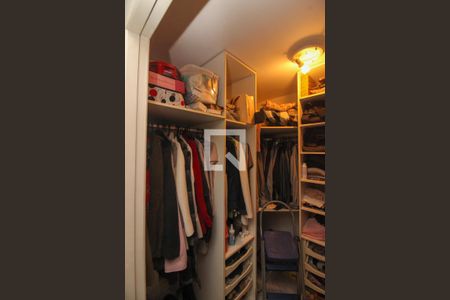 Casa de condomínio à venda com 177m², 3 quartos e 2 vagas Casa de condomínio à venda com 177m², 3 quartos e 2 vagasCloset da suíte 1