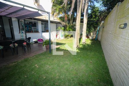 Casa de condomínio à venda com 177m², 3 quartos e 2 vagas Casa de condomínio à venda com 177m², 3 quartos e 2 vagasQuintal