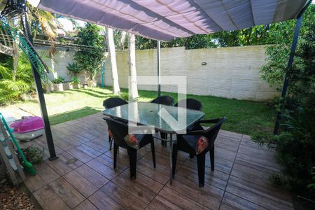 Casa de condomínio à venda com 177m², 3 quartos e 2 vagas Casa de condomínio à venda com 177m², 3 quartos e 2 vagasQuintal