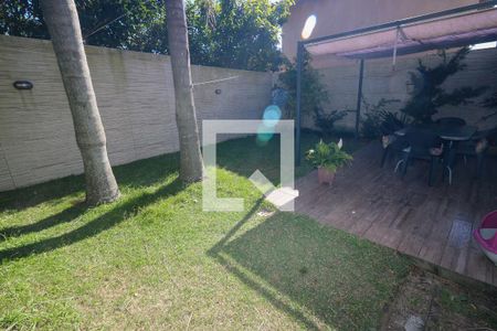 Casa de condomínio à venda com 177m², 3 quartos e 2 vagas Casa de condomínio à venda com 177m², 3 quartos e 2 vagasQuintal